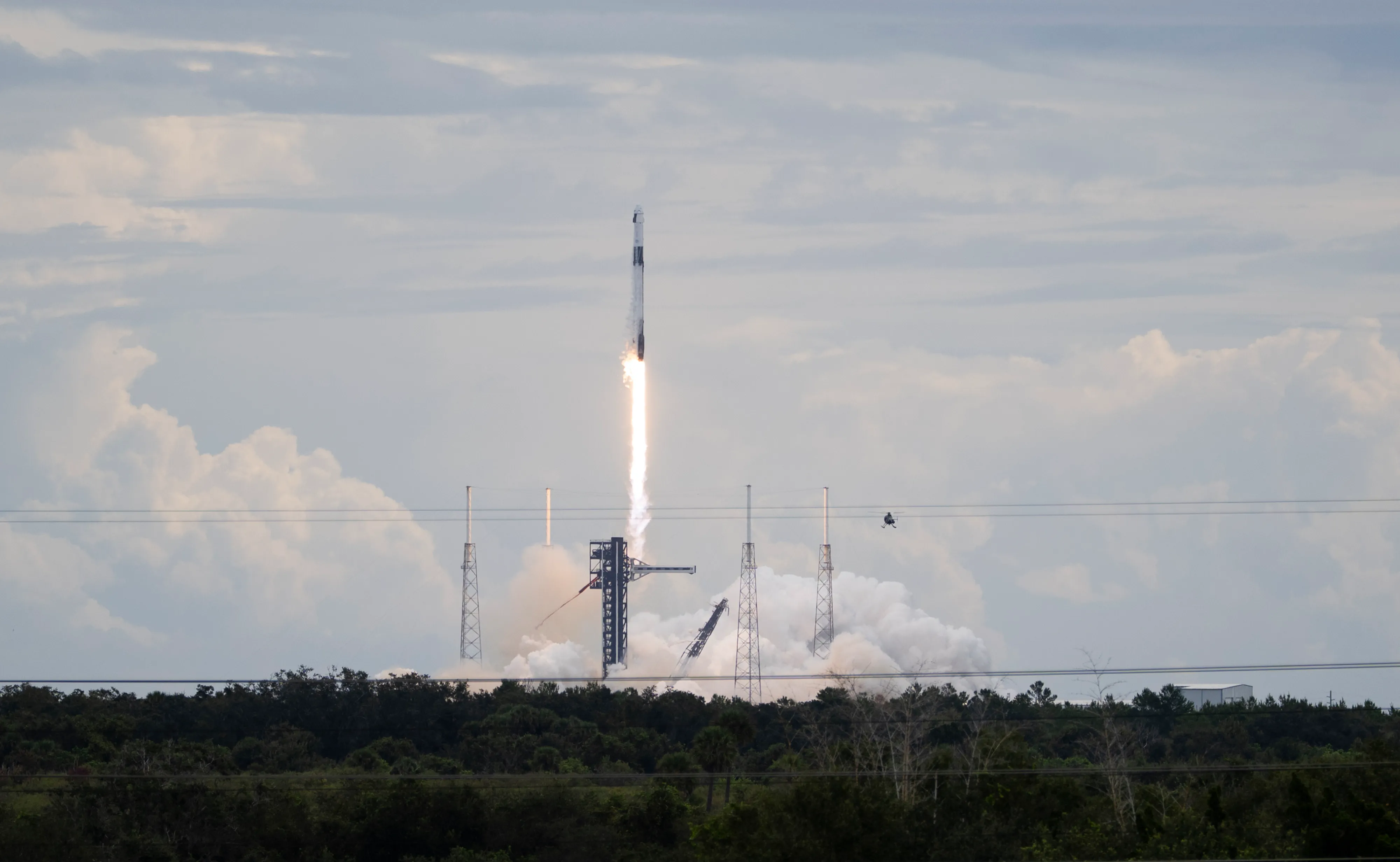 Falcon 9 s loďou Dragon pri štarte misie Crew-13 z Cape Canaveral 1. októbra 2026.